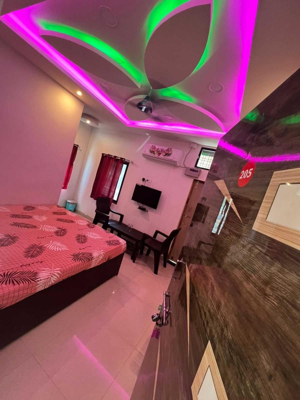 Spot On Hotel Galaxy In Sohagpur Экстерьер фото